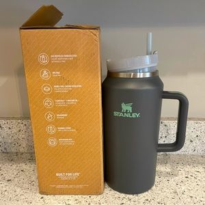 Stanley 64oz Quencher Tumbler